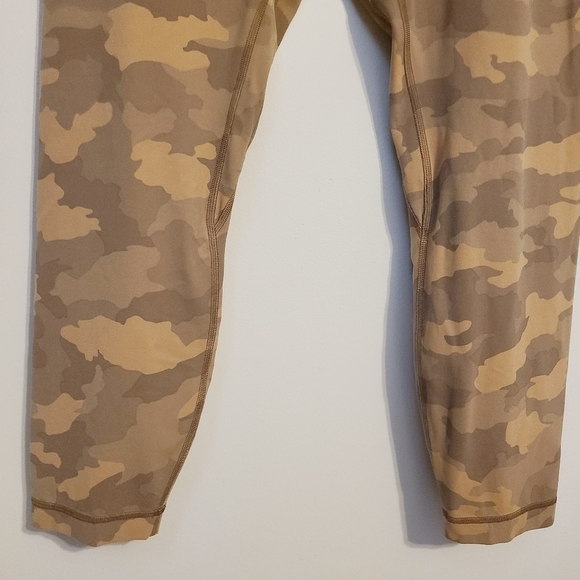 Lululemon | Women's Tan/Brown Align™ Camo Print High-Rise 25" Leggings (Size 14) - Picture 10 of 15